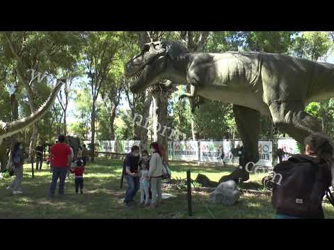Dinosauri a grandezza naturale e realtà virtuale, a Napoli c’è “Living Dinosaurs”