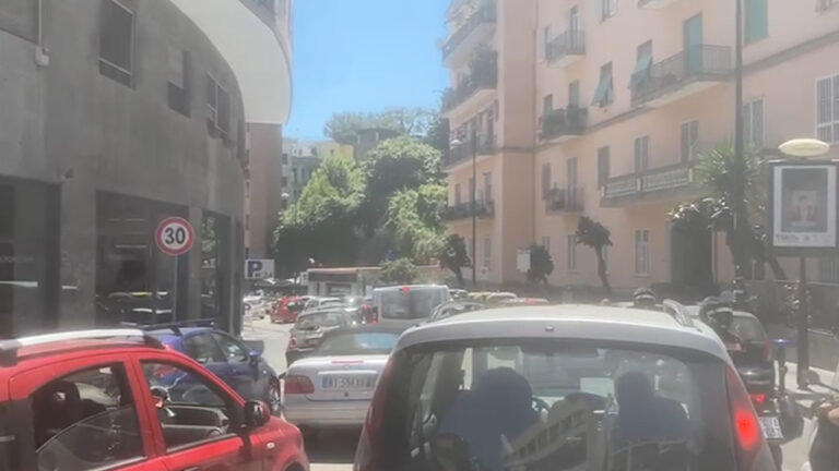 Napoli, chiusa galleria Quattro Giornate: traffico in tilt