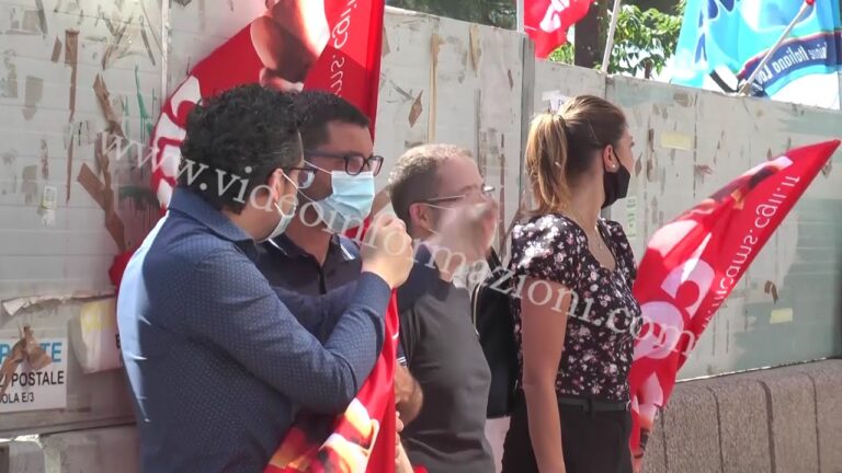 Napoli, ipermercati: la protesta dei lavoratori davanti la sede del Consiglio Regionale
