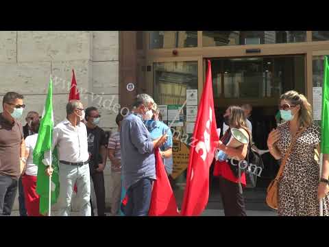 A Napoli la protesta dei dipendenti Bnl contro esternalizzazazioni e chiusure