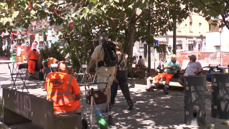 Discarica piazza Cavour, i cittadini al sindaco: “Chi deve pulire è al bar a prendere il caffè”