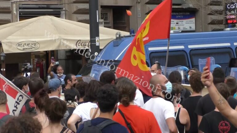 Napoli, contro il G20 manifestanti in piazza: tensioni con la polizia