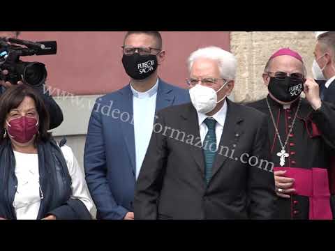 Il Presidente Mattarella al Rione Terra a Pozzuoli, gli operai Whirlpool gli consegnano lettera