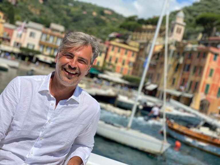 “Azzurro. Storie di mare” con Beppe Convertini chiude in bellezza su Rai1 con il 20% di share