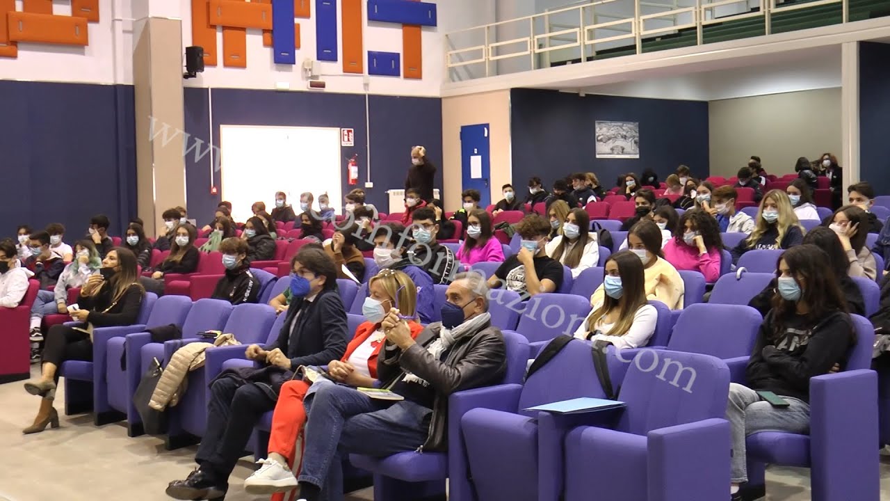 Al liceo scientifico "Severi" di Castellammare di Stabia si celebra la