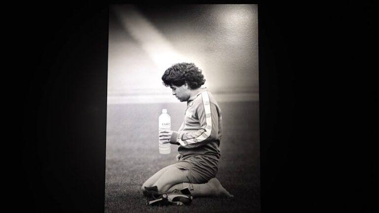 Oggi Maradona avrebbe compiuto 61 anni: le lacrime nel ricordo di Ferlaino