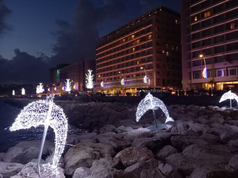 Nessuna offerta per bando Luminarie, rischio Natale al buio per Napoli