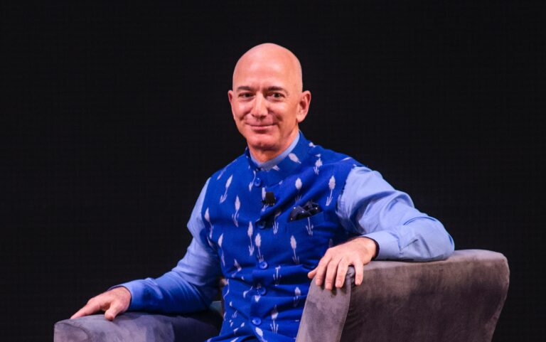 Blue Origin, la società spaziale di Bezos in visita a Napoli