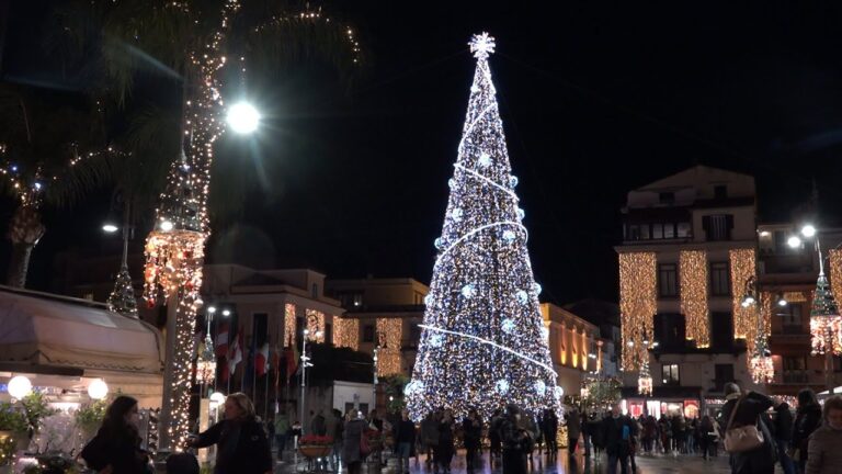 “Shopping sotto l’albero”, Sorrento si illumina per Natale