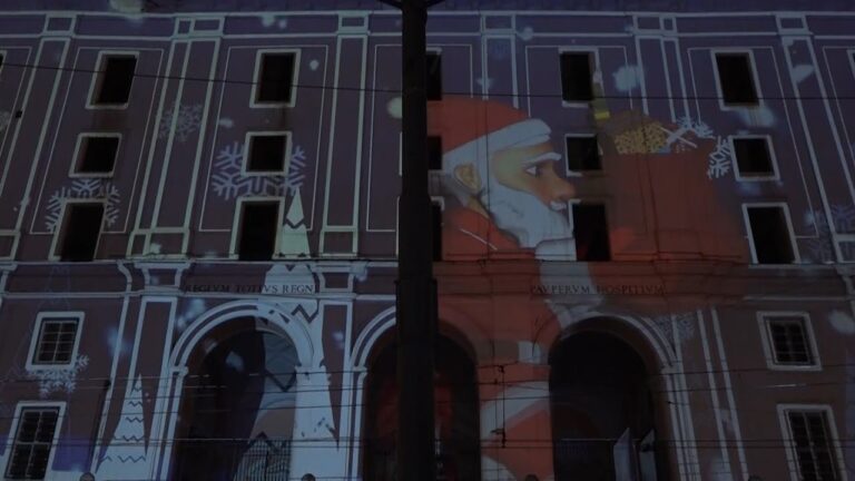 Natale, i monumenti di Napoli si animano grazie ai videomapping