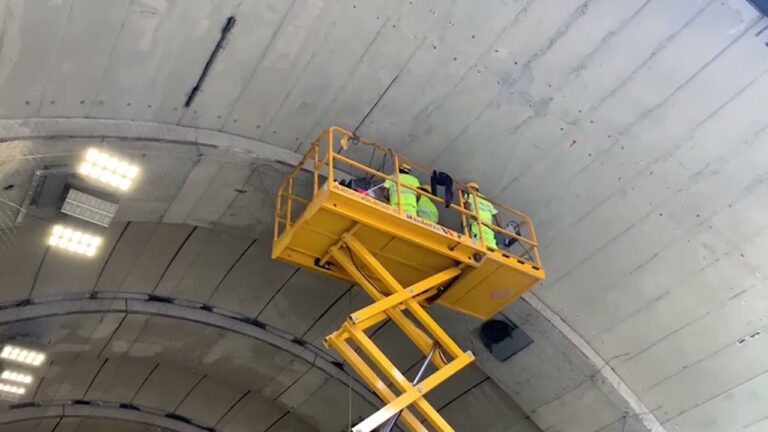 Furto di rame, resta chiusa la Galleria Vittoria: per ora si spegna la luce in fondo al tunnel