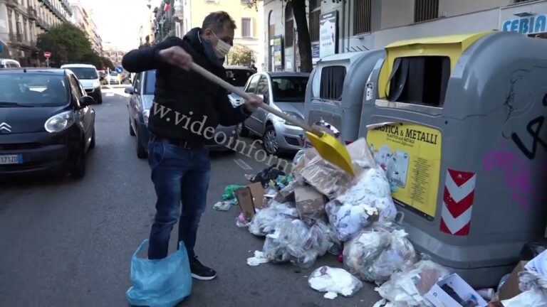 I dirigenti Asìa si dimettono e Napoli piomba nell’emergenza rifiuti