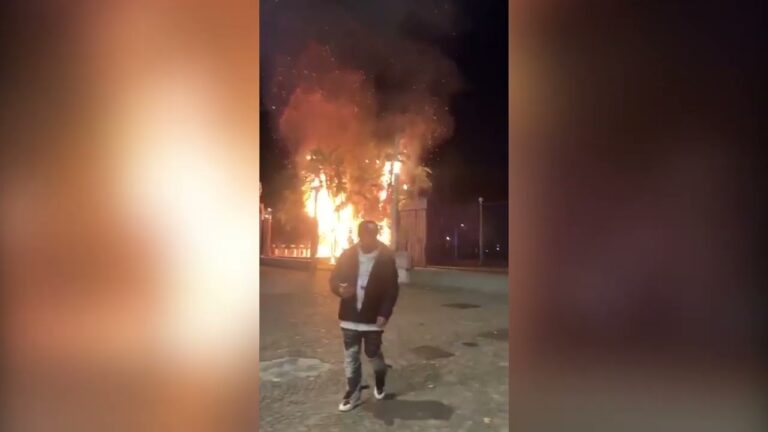 Ancora sotto sequestro il piazzale antistante la villa comunale di Napoli dopo l’incendio