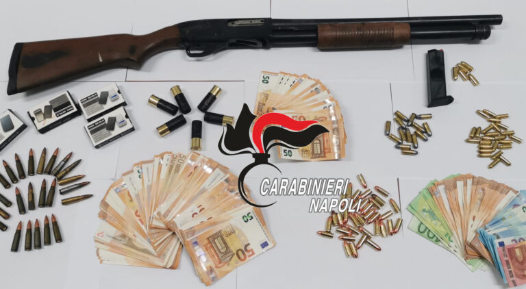Blitz dei carabinieri a Frattaminore, 7 fermi per droga e armi