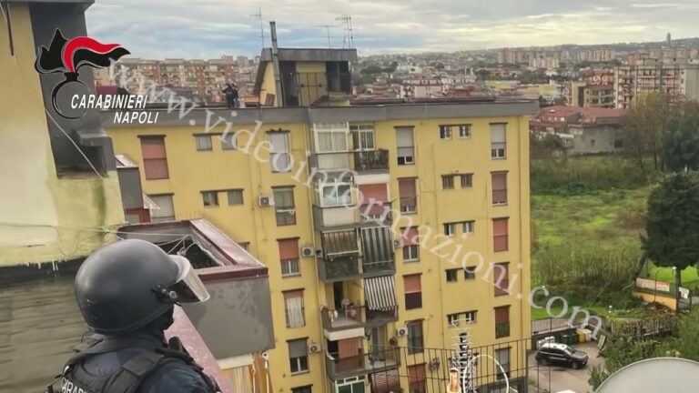 Criminalità, a Napoli blitz carabinieri in rione 167 di Arzano