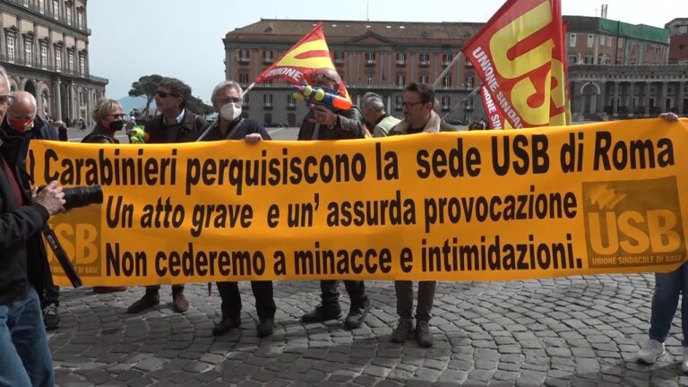 Protesta in piazza dei lavoratori Usb dopo perquisizione in sede Roma