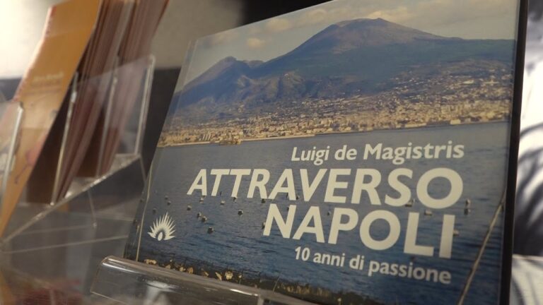 “Attraverso Napoli, 10 anni di passione”: il nuovo libro di Luigi de Magistris