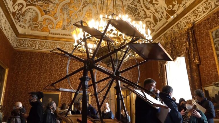 Giornata mondiale del Libro, in mostra a Palazzo Reale il leggio restaurato della regina Maria Carolina