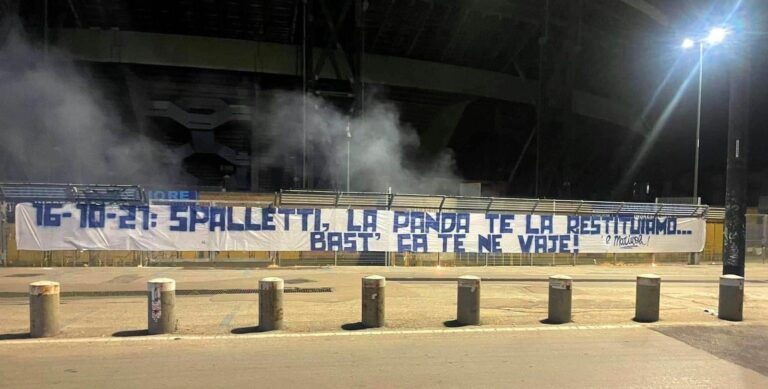 Napoli, striscione contro Spalletti davanti stadio Maradona