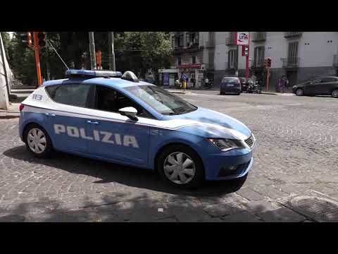 Napoli, agguato in via Foria: spari contro un’auto
