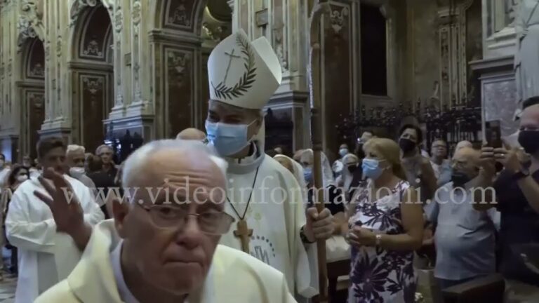 Napoli, don Mimmo Battaglia celebra la messa per la festa della Madonna del Carmelo