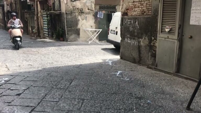 Turisti francesi aggrediti nei Quartieri Spagnoli per rubare Rolex