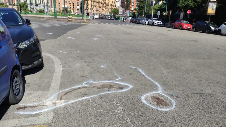 Ancora una vittima della strada a Napoli, morto 62enne