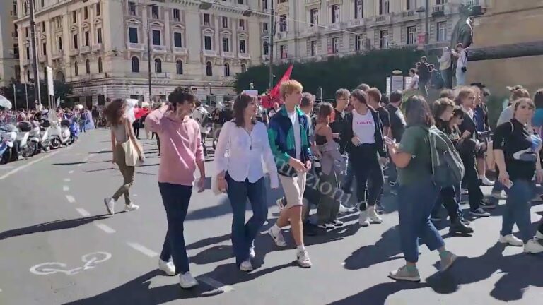 Fridays For Future, a Napoli lo sciopero globale per il clima
