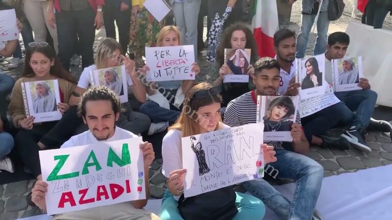 Napoli a fianco delle donne iraniane