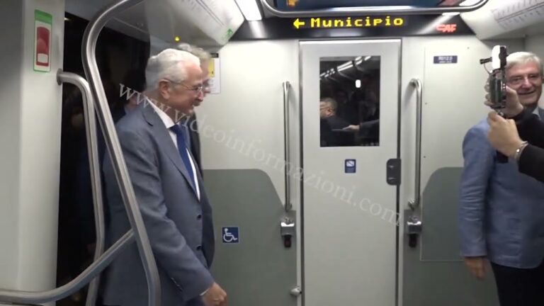 Debutta a Napoli il nuovo treno linea 1, frequenza metro scende a 12 minuti