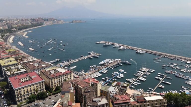 Napoli libera da smog e inquinamento, le strategie di Nissan per una città green