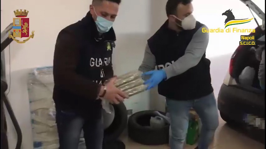 Traffico Internazionale Di Droga E Riciclaggio 28 Arresti Tra Napoli E 