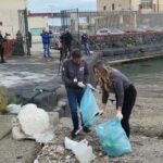 Ragazzi carcere Nisida puliscono spiaggia