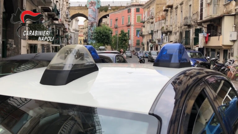 Tentò di dar fuoco a un uomo a Napoli: arrestato. La vittima salvata dalla madre