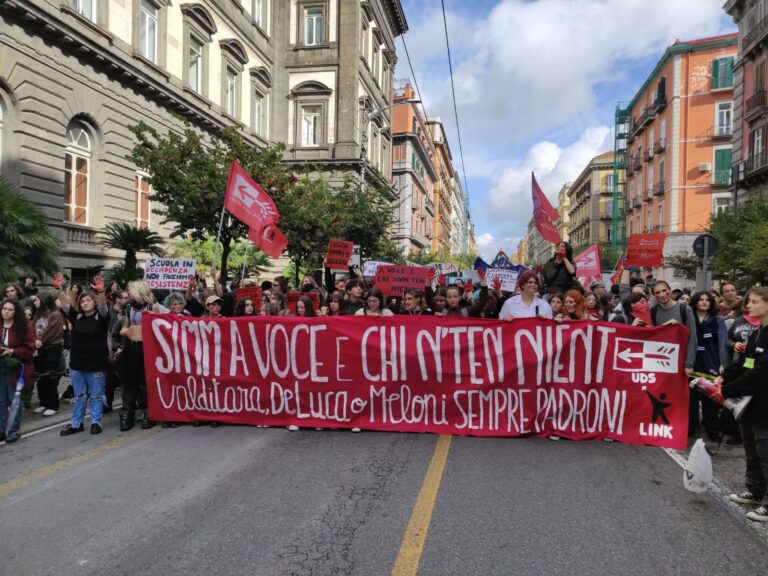 “No Meloni day”, studenti scendono in piazza a Napoli