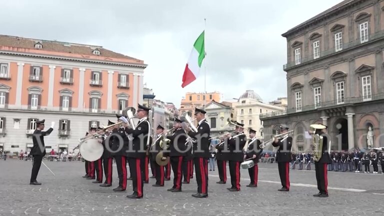 Napoli festeggia le Forze Armate in piazza del Plebiscito
