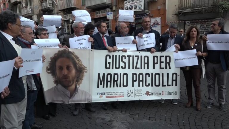 Mario Paciolla,  a Napoli flash mob #Noinonarchiviamo