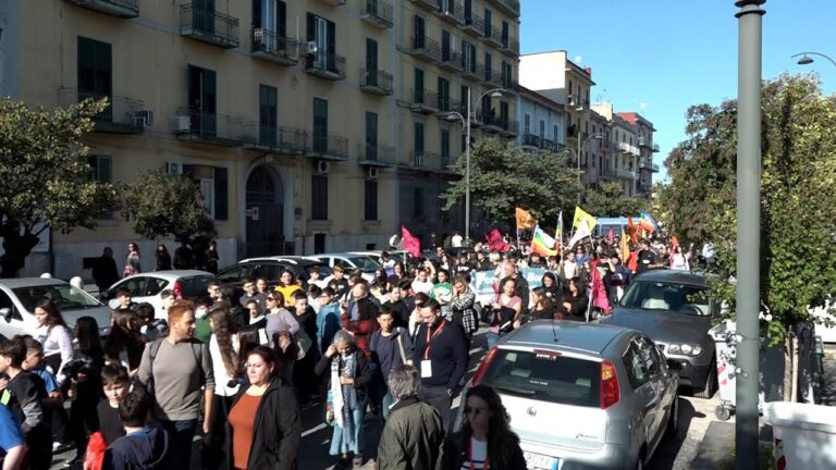 Studenti in marcia contro la camorra a Napoli est, assenti Comune e Questura