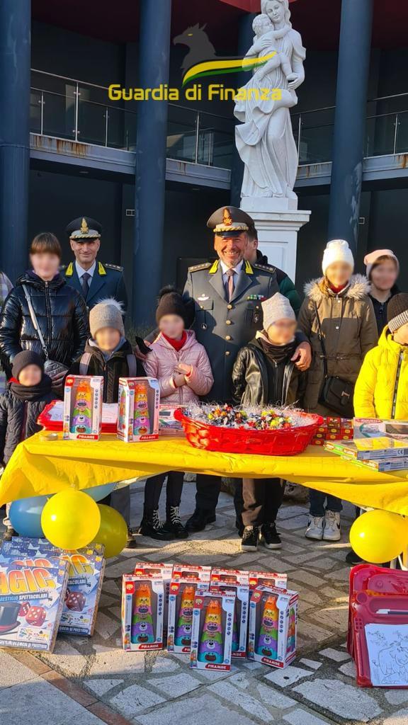Dai finanzieri di Avellino giocattoli per bimbi della comunità ucraina