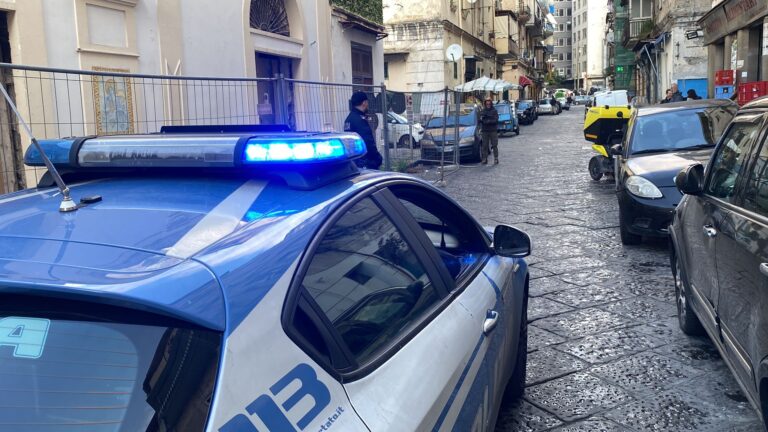 Omicidio al centro di Napoli, ucciso con 8 colpi di pistola