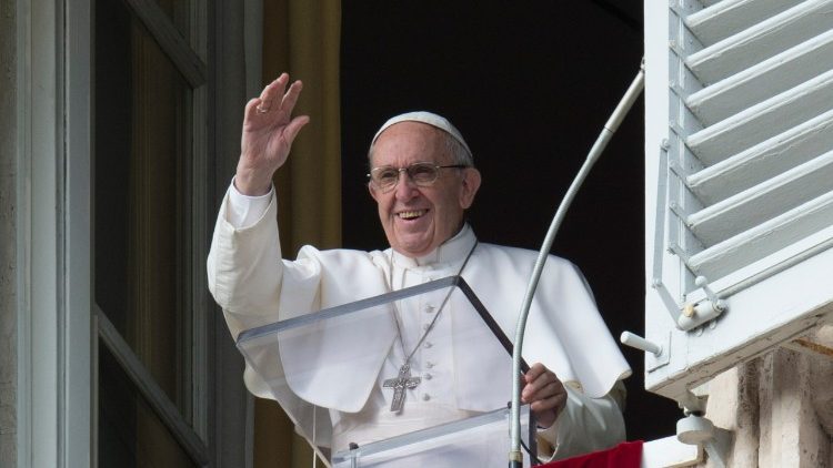 Papa Francesco: “Farsi da parte al momento opportuno è una virtù”