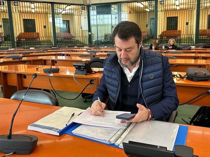 Open Arms, Salvini a processo: “Rischio 15 anni per aver difeso l`Italia”