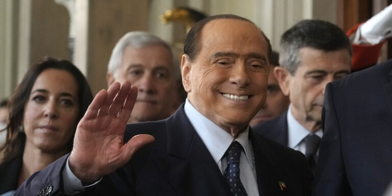 Berlusconi in terapia intensiva, ricoverato d’urgenza