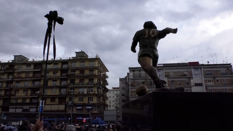 Statua di Maradona, lo scultore: “Andrà nello stadio del Boca”