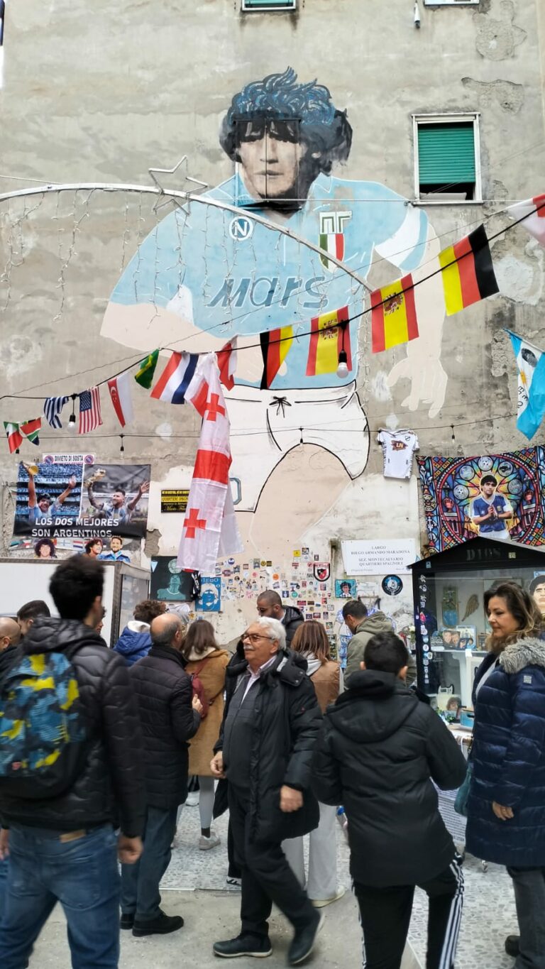 Murale Maradona, come arrivare senza la ressa