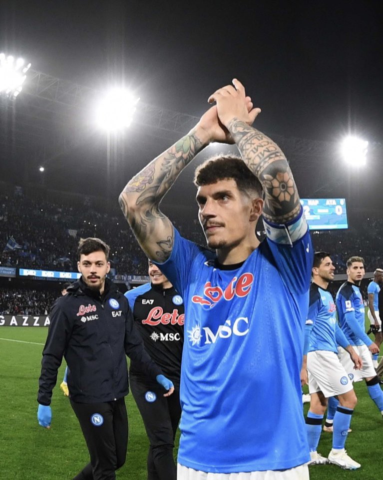 Il Napoli torna a vincere trascinato dal suo capitano, a Lecce è 2 1