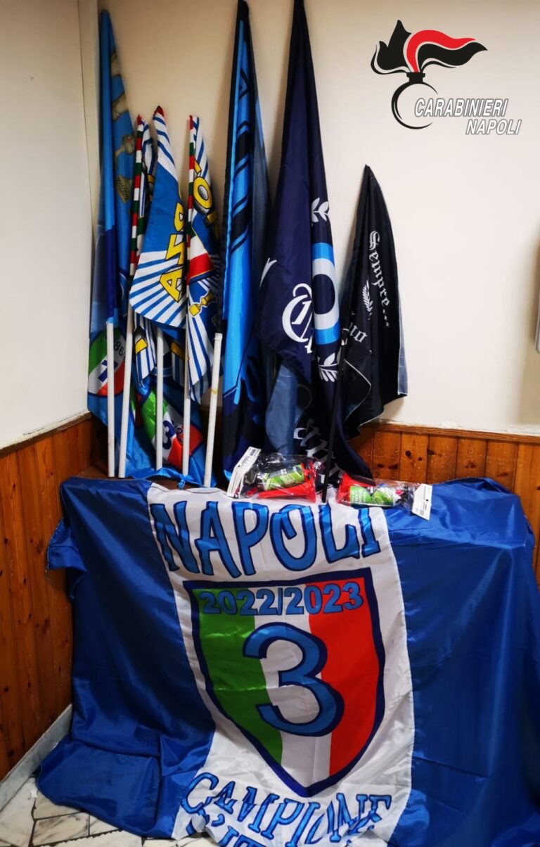 Contraffazione, sequestrate bandiere Napoli con terzo scudetto