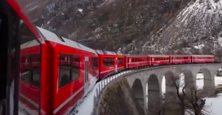 Trenino rosso in Svizzera, esperienza preferita per turisti campani