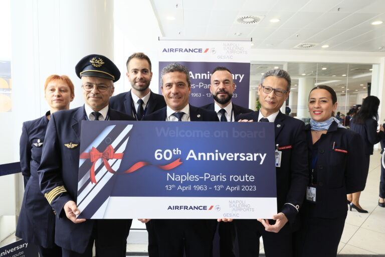 Volo Napoli-Parigi, Air France festeggia i 60 anni