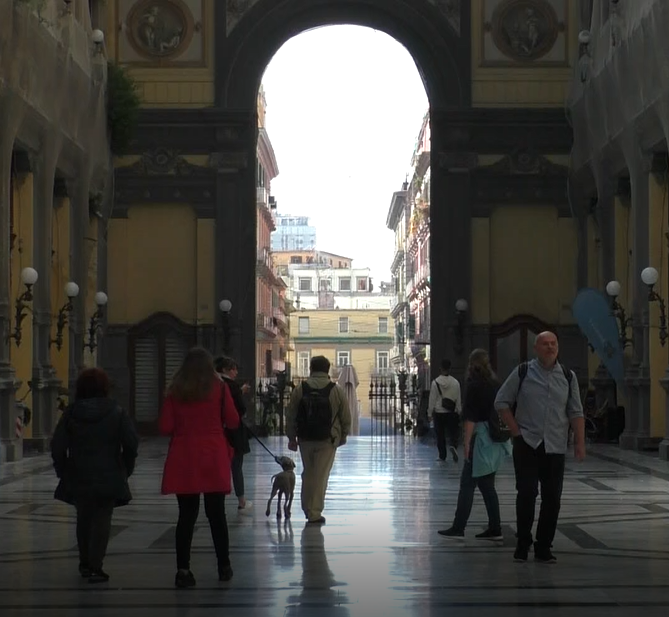 Galleria Principe di Napoli, dopo l’aggressione parlano baristi e tassisti
